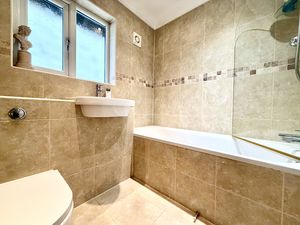 Family Bathroom- click for photo gallery